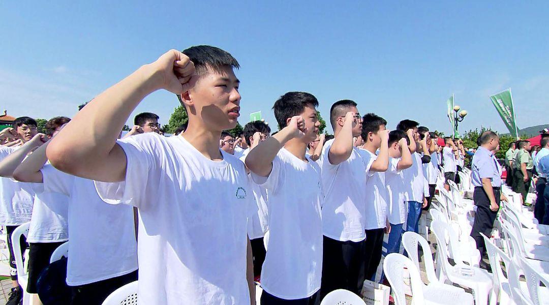 兵役登記證上大學(xué)一定要嗎？詳解兵役登記與大學(xué)入學(xué)要求，關(guān)于兵役登記證與大學(xué)入學(xué)要求的詳解，是否上大學(xué)必須持有兵役登記證？