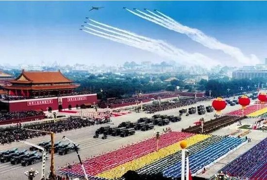 慶祝祖國輝煌，50周年國慶大閱兵高清完整版回顧，慶祝祖國輝煌，國慶大閱兵高清完整版回顧，共襄五十周年慶典盛況