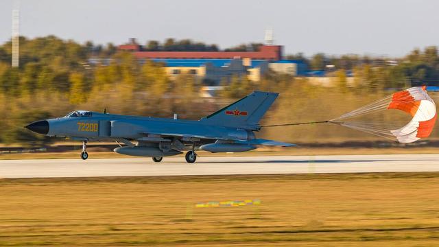 關(guān)于2022年殲-7還有多少架的探討，探討，殲-7戰(zhàn)機(jī)在2022年的數(shù)量概況