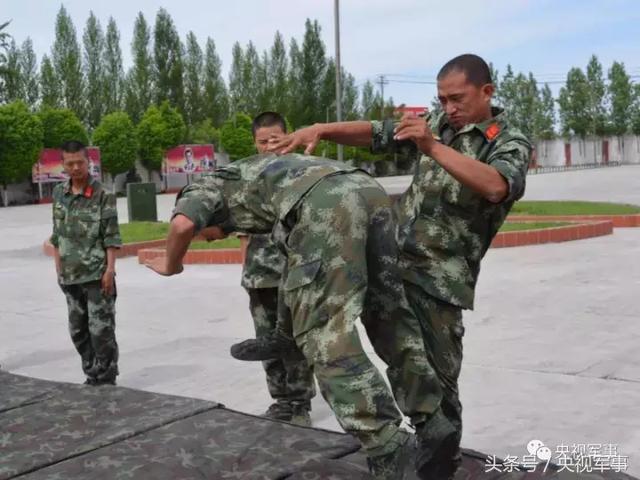 當兵可以談戀愛嗎？——深度解析軍營戀愛現(xiàn)象，軍營戀愛現(xiàn)象，解析士兵能否談戀愛的多維度視角
