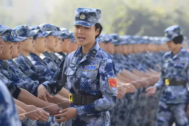 大學(xué)生女兵容易被錄取嗎？解析影響因素與機會平等，女大學(xué)生兵錄取機會解析，影響因素與平等權(quán)益探討
