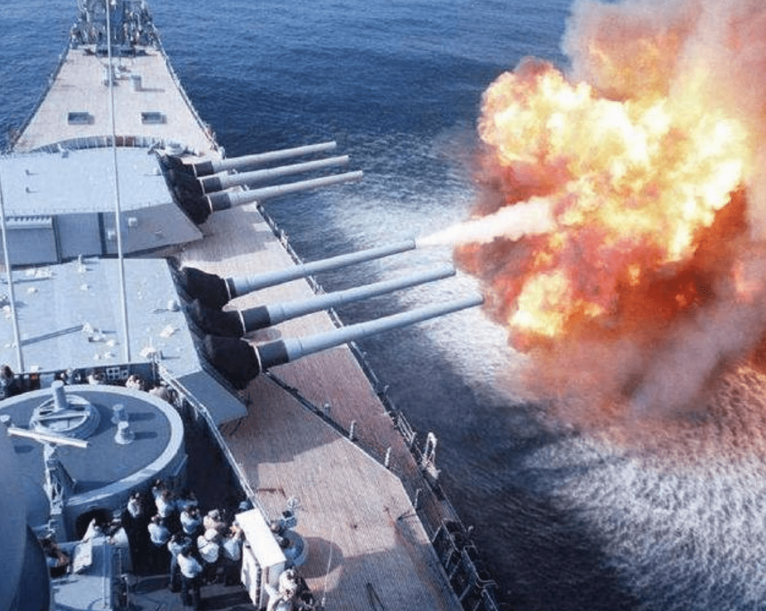 為什么岸炮打不過艦炮，深度解析背后的原因，岸炮與艦炮的較量，解析背后的原因與差異