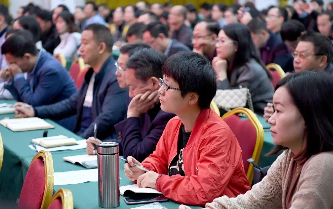 新聞報刊最新一期，深度解讀熱點事件，掌握最新資訊動向，新聞熱點深度解讀，掌握最新資訊動向