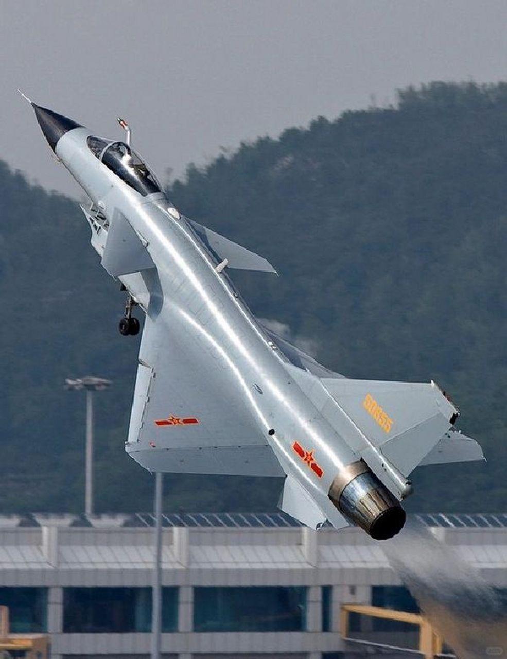 殲-10戰(zhàn)斗機(jī)是幾代機(jī)？全面解析中國空軍的主力戰(zhàn)機(jī)，中國空軍主力戰(zhàn)機(jī)殲-10戰(zhàn)斗機(jī)的全面解析，幾代機(jī)？