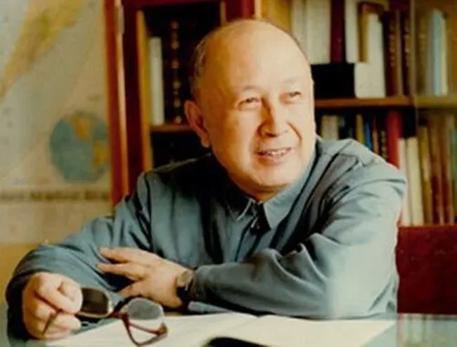 錢學(xué)森資料簡介，中國航天之父的傳奇人生，中國航天之父錢學(xué)森，傳奇人生的簡介