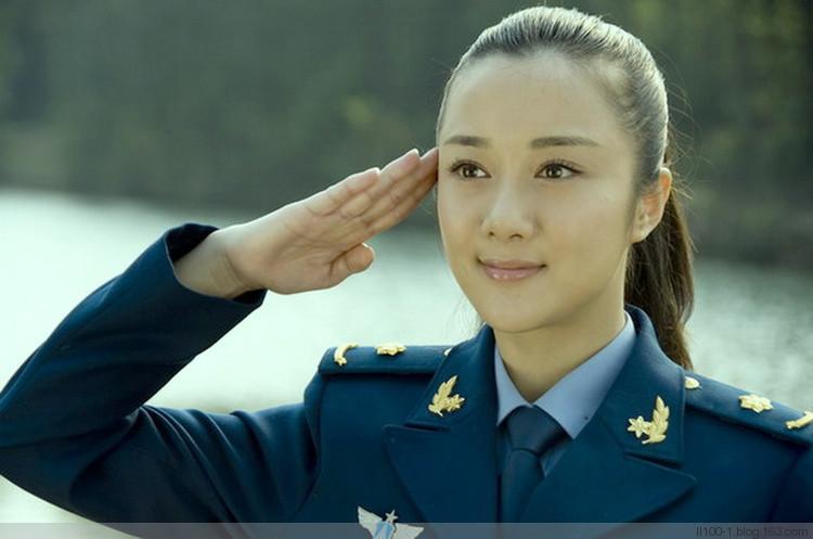 最美女兵軍禮，榮耀與責(zé)任并存，最美女兵軍禮，榮耀與責(zé)任的交響