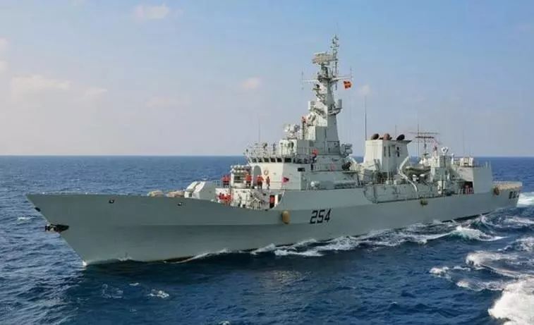 中國(guó)目前最先進(jìn)的軍艦，展現(xiàn)強(qiáng)大的國(guó)防實(shí)力，中國(guó)最尖端軍艦彰顯國(guó)防實(shí)力