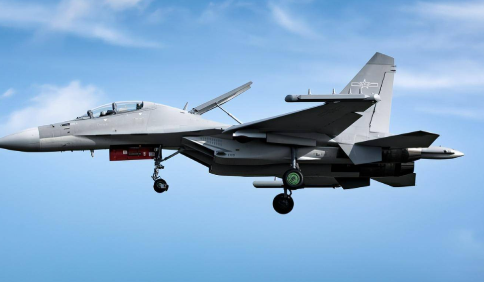 殲-16，中國(guó)航空工業(yè)的杰出代表，揭秘其屬于第幾代戰(zhàn)機(jī)，揭秘殲-16，中國(guó)航空工業(yè)杰出代表，究竟屬于第幾代戰(zhàn)機(jī)？