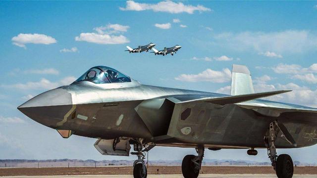殲-21戰(zhàn)機(jī)介紹，未來空中力量的璀璨明珠，殲-21戰(zhàn)機(jī)，未來空中力量的璀璨明珠介紹