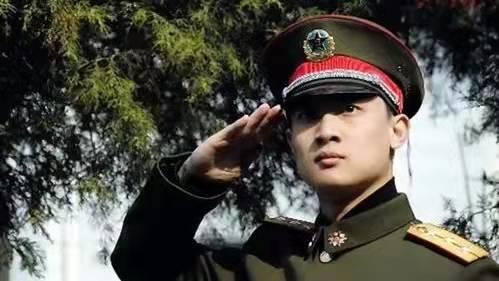 關(guān)于21式新軍裝的價格解析，一套究竟多少錢？，21式新軍裝價格深度解析，一套究竟價值多少？