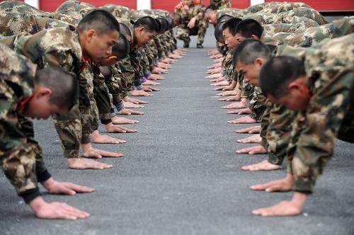 當(dāng)兵體力差會(huì)被退回來(lái)嗎？解析新兵體能訓(xùn)練的重要性與適應(yīng)性調(diào)整策略，新兵體能訓(xùn)練，適應(yīng)性調(diào)整策略與體能訓(xùn)練的重要性解析，體質(zhì)差會(huì)被退兵嗎？