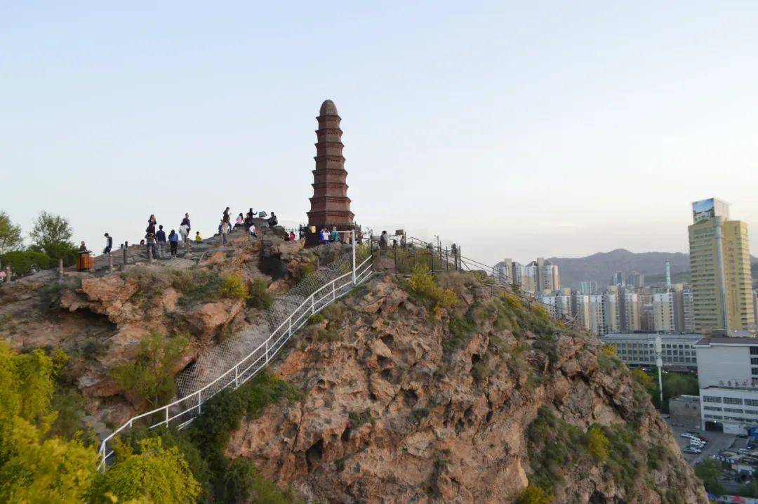 烏魯木齊市內(nèi)必去景點(diǎn)，深度探索新疆的魅力首府，烏魯木齊深度游，探索新疆魅力首府必去景點(diǎn)