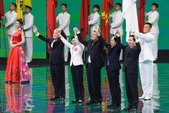 澳門正版免費(fèi)大全，探索未來的機(jī)遇與挑戰(zhàn)（2025版），澳門正版免費(fèi)大全，未來機(jī)遇與挑戰(zhàn)的探索（2025版展望）