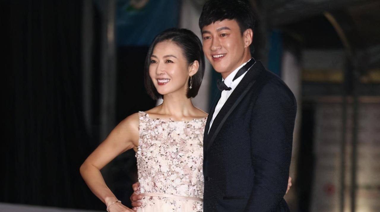 何潤(rùn)東老婆的出生地與背景探究，何潤(rùn)東老婆的出生地與背景揭秘