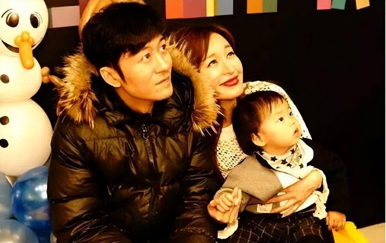 探索林申老婆楊雨辰的真實面貌，照片背后的故事，林申妻子楊雨辰揭秘，探索真實面貌與照片背后的故事