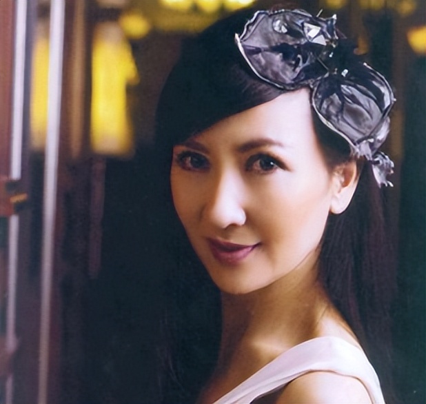 陳美琪個(gè)人資料年齡，揭秘一位閃耀明星的生平與成長(zhǎng)歷程，陳美琪生平與成長(zhǎng)歷程揭秘，個(gè)人資料與年齡全揭秘