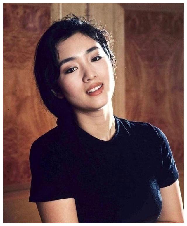 鞏俐年輕時(shí)候有多美——時(shí)光倒流，重溫女神青春風(fēng)采，鞏俐年輕時(shí)的絕美風(fēng)采，時(shí)光倒流，重溫女神青春魅力