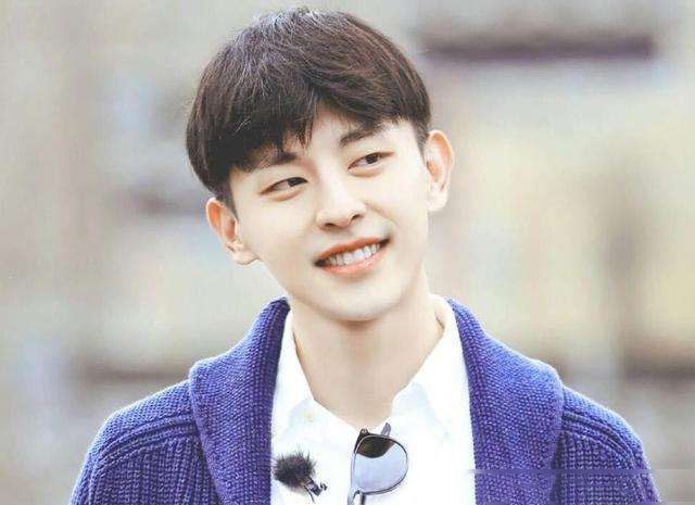 二線明星代言費(fèi)，深度解析與影響因素探討，二線明星代言費(fèi)深度探討，解析費(fèi)用結(jié)構(gòu)及其影響因素