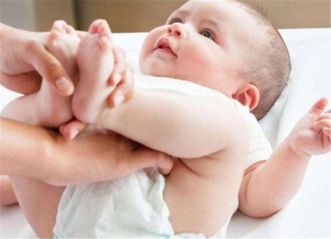 嬰兒稀便與水樣便的區(qū)別，深入了解嬰兒消化健康的關(guān)鍵，嬰兒稀便與水樣便的區(qū)別，嬰兒消化健康的深度解析