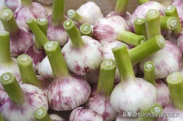 白點(diǎn)癲風(fēng)患者飲食禁忌指南，不能吃的食物有哪些？，白點(diǎn)癲風(fēng)患者飲食禁忌指南，這些食物需避免！