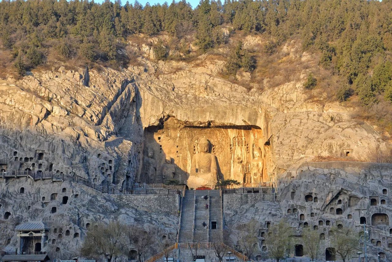 龍門石窟圖片，千年石刻的藝術(shù)盛宴，龍門石窟，千年石刻藝術(shù)盛宴圖片欣賞