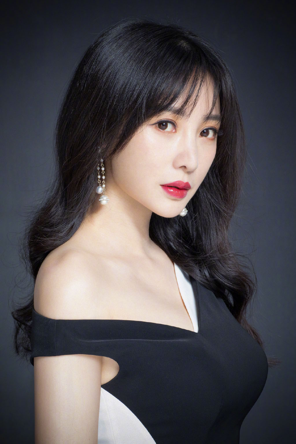 柳巖個(gè)人資料簡介，出生年月與璀璨人生，柳巖個(gè)人簡介，生平與璀璨人生歷程揭秘