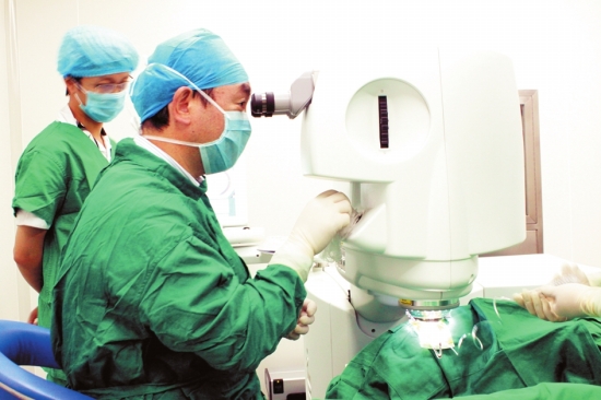 近視激光手術(shù)危害全面解析，近視激光手術(shù)風險全面解析與探討