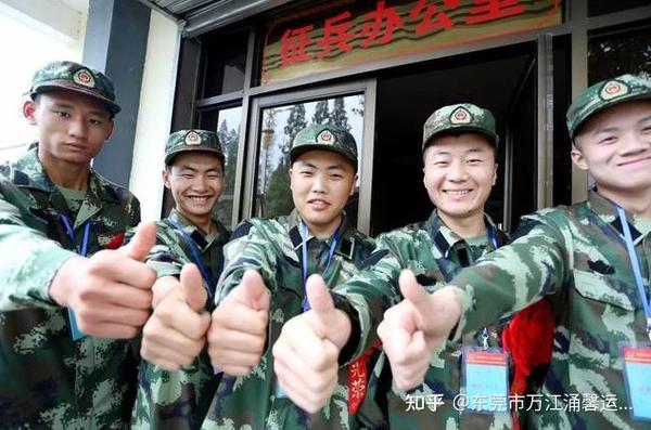 大一去當(dāng)兩年兵值得嗎？深度探討大學(xué)生入伍的利與弊，大學(xué)生入伍，利與弊的深度探討——值得大一去當(dāng)兩年兵嗎？