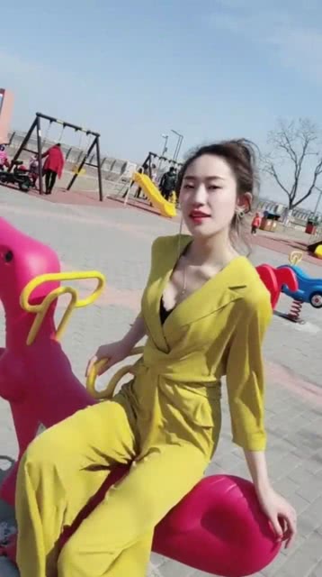 探索李小璐的魅力，一個(gè)無(wú)法忽視的好玩存在，李小璐的魅力探索，不容忽視的耀眼存在