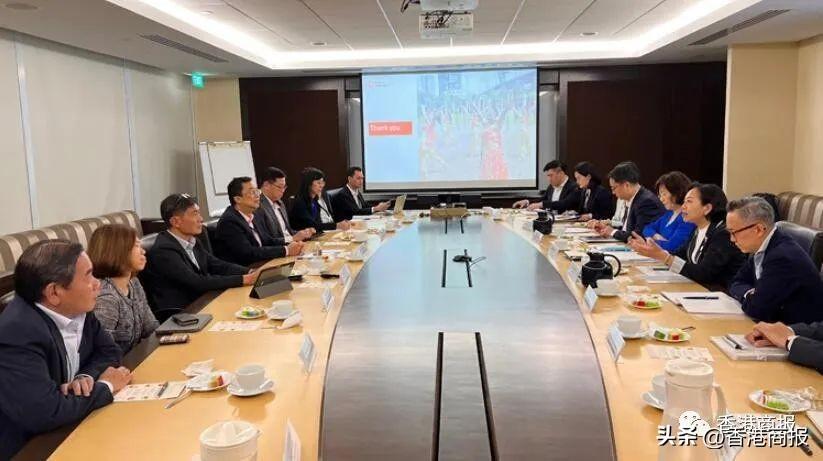 關(guān)于香港正版資料的免費獲取，未來的機遇與挑戰(zhàn)（2025年展望），香港正版資料的未來機遇與挑戰(zhàn)，免費獲取與2025年展望