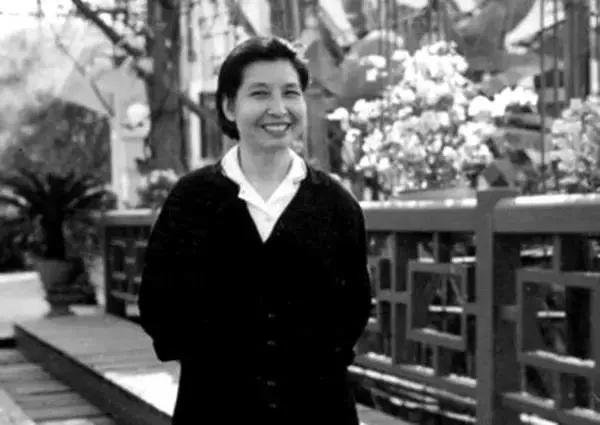 鮑蕾第一任丈夫是誰，揭秘娛樂圈的神秘面紗，鮑蕾第一任丈夫身份揭秘，娛樂圈神秘面紗下的情感往事