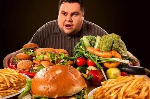 晚上吃什么不會(huì)胖？健康飲食指南助你遠(yuǎn)離肥胖困擾，健康飲食指南，晚上如何選擇合適的飲食避免肥胖困擾