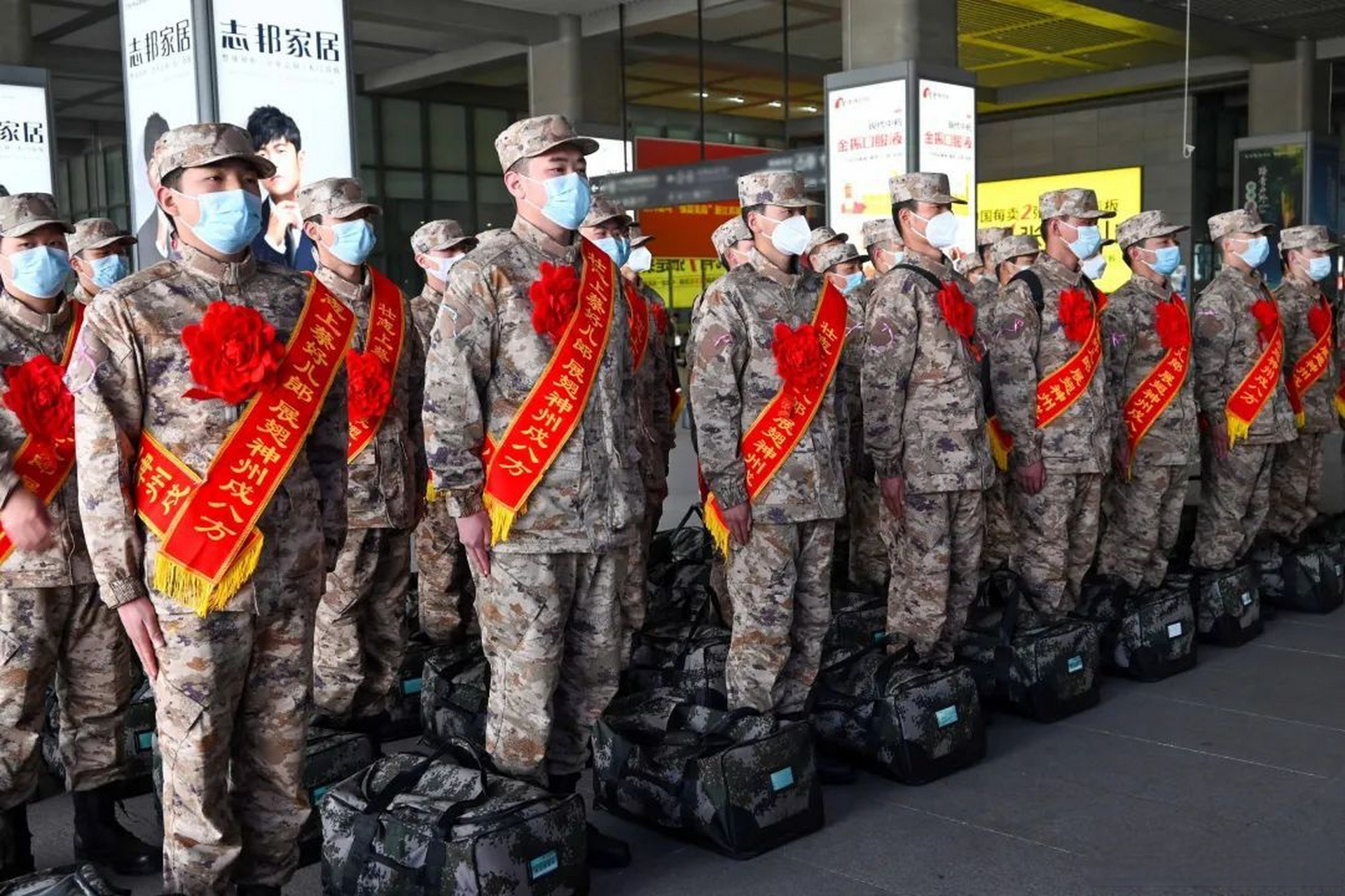 探索未來(lái)戰(zhàn)士風(fēng)采，2023新式軍裝圖片展示，未來(lái)戰(zhàn)士風(fēng)采揭秘，2023新式軍裝圖片展示