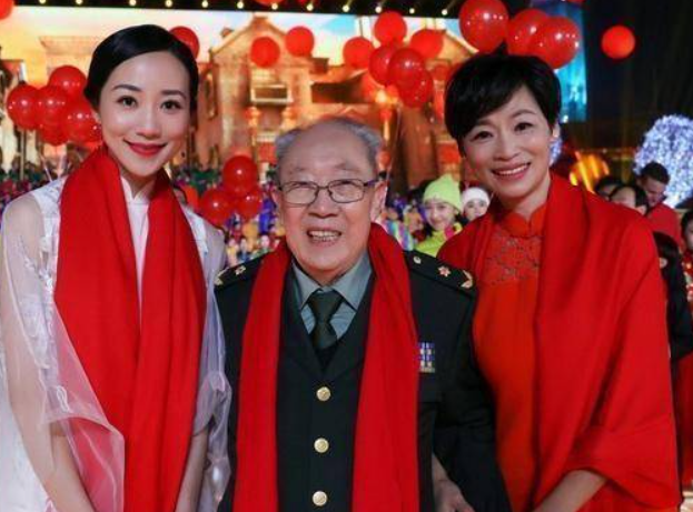 揭秘韓雪的大伯，背后的神秘上將究竟是誰？，韓雪大伯背后的神秘上將身份揭秘！