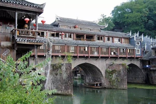 鳳凰古城門票價格詳解，多少錢一張？，鳳凰古城門票價格全面解析，究竟多少錢一張？