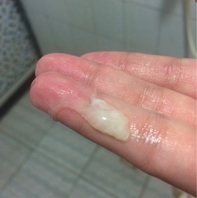 陰部流出來的液體是什么？全面解析女性分泌物，女性陰部流出液體的全面解析，了解女性分泌物成分與特性