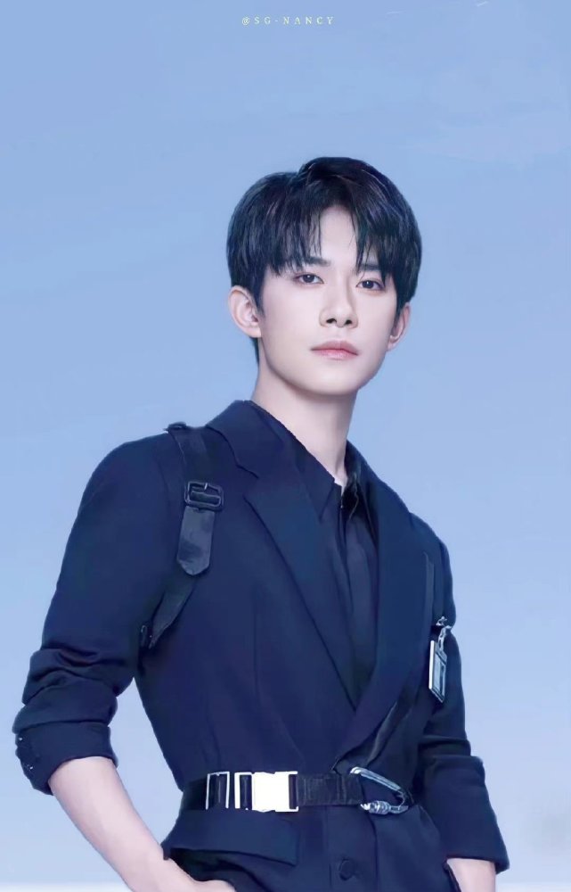 易烊千璽背后的老板是誰？深度解析背后的故事，揭秘易烊千璽背后的老板身份，深度解讀其背后的故事