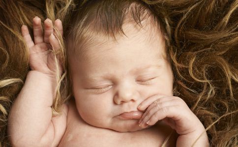 寶寶受涼流鼻涕小偏方，自然療法助寶寶恢復健康，寶寶受涼流鼻涕的自然療法小偏方，助寶寶恢復健康的小妙招