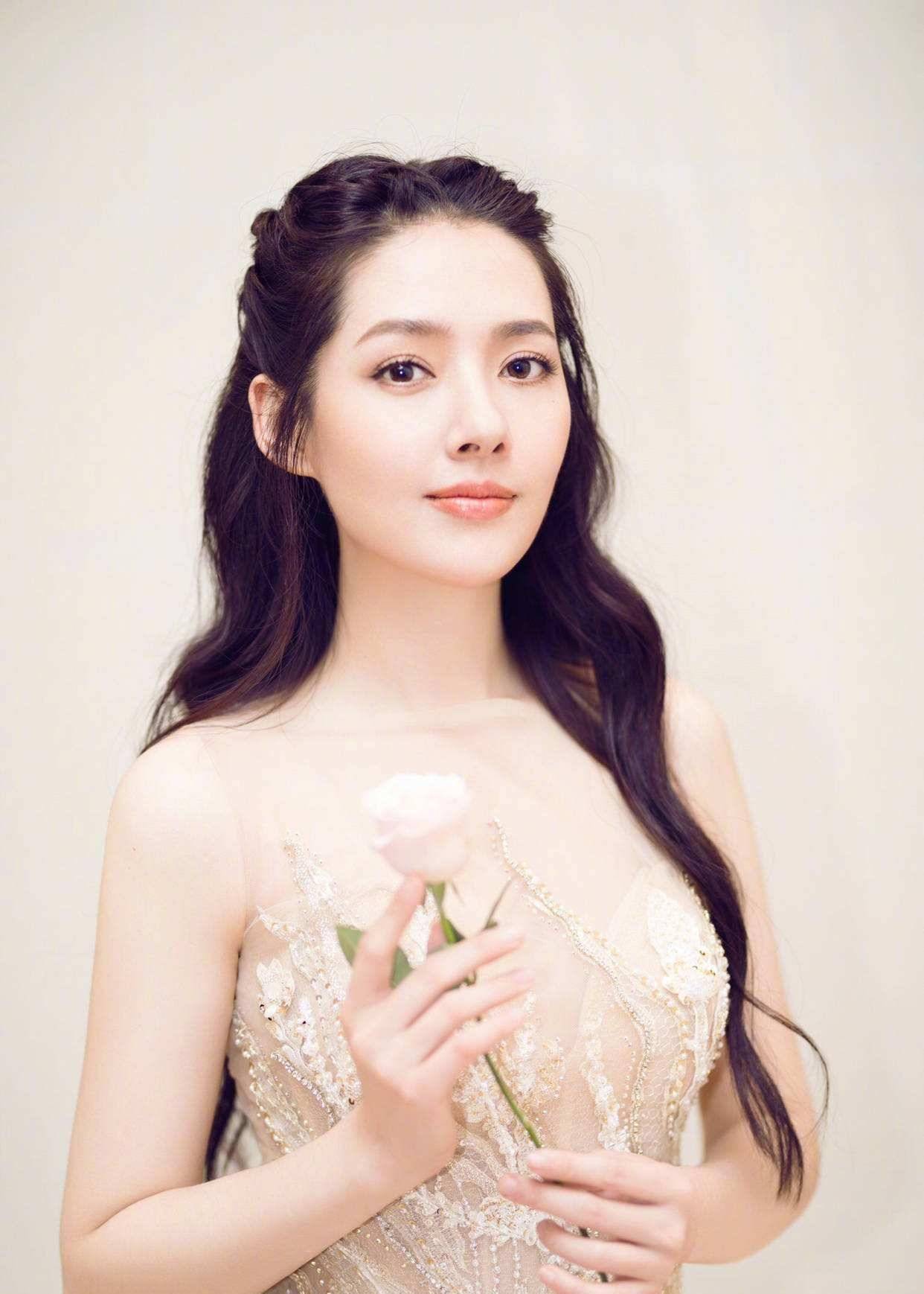 演員郭碧婷個人資料簡介，璀璨星途，美麗人生，郭碧婷，璀璨星途下的美麗人生之旅