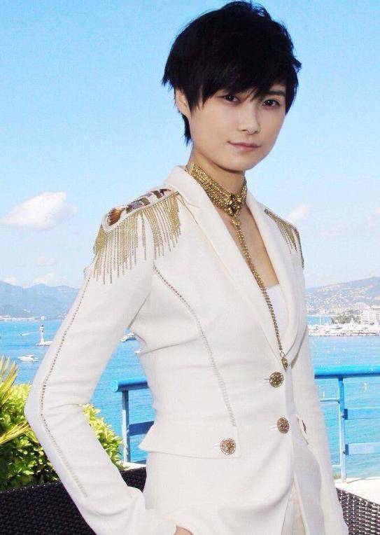 揭秘李宇春的家世背景，究竟有多強(qiáng)大？，李宇春家世背景大揭秘，究竟有多顯赫？