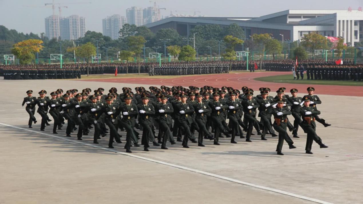 普通女生當(dāng)兵有多難，挑戰(zhàn)與機(jī)遇并存，普通女生當(dāng)兵的挑戰(zhàn)與機(jī)遇，難與易并存之路
