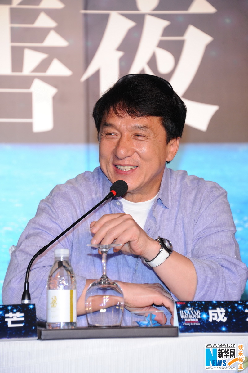 芭莎明星慈善夜，成龍的光影之路與慈善之心，芭莎明星慈善夜，成龍的光影之路閃耀慈善之心