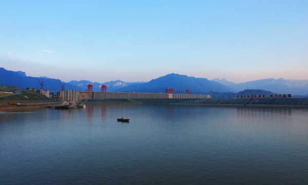 宜昌坐船游三峽大壩，領(lǐng)略壯麗自然風(fēng)光與人文魅力，宜昌，游船探秘三峽大壩，自然與人文的壯麗風(fēng)采