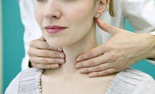 甲狀腺癌早期征兆，了解并預(yù)防的十個關(guān)鍵信號，甲狀腺癌早期征兆解析，十個關(guān)鍵信號助你預(yù)防與了解